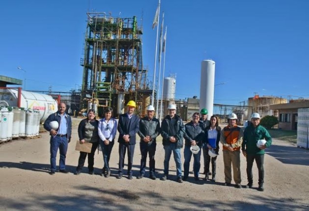 La comitiva gubernamental recorrió las plantas productivas de Frío Industrias Argentinas y CRAFMSA